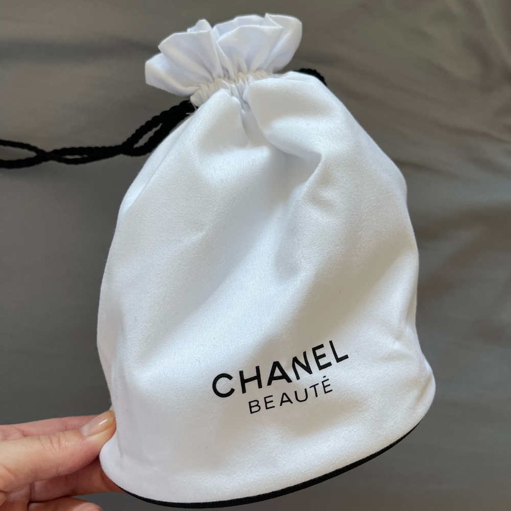Chanel beute white pouch with black drawstrings brand new